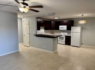 810 Lake Shore Dr APT 17, Lake Park, FL 33403
