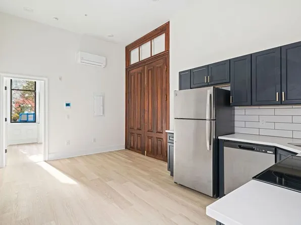 1913 Wallace St #1, Philadelphia, PA 19130