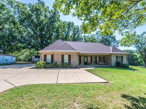 3915 Raleigh Lagrange Dr, Rossville, TN 38066