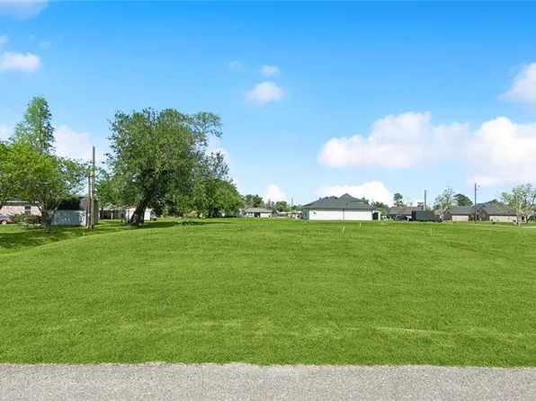 110 Butternut St, Hahnville, LA 70057