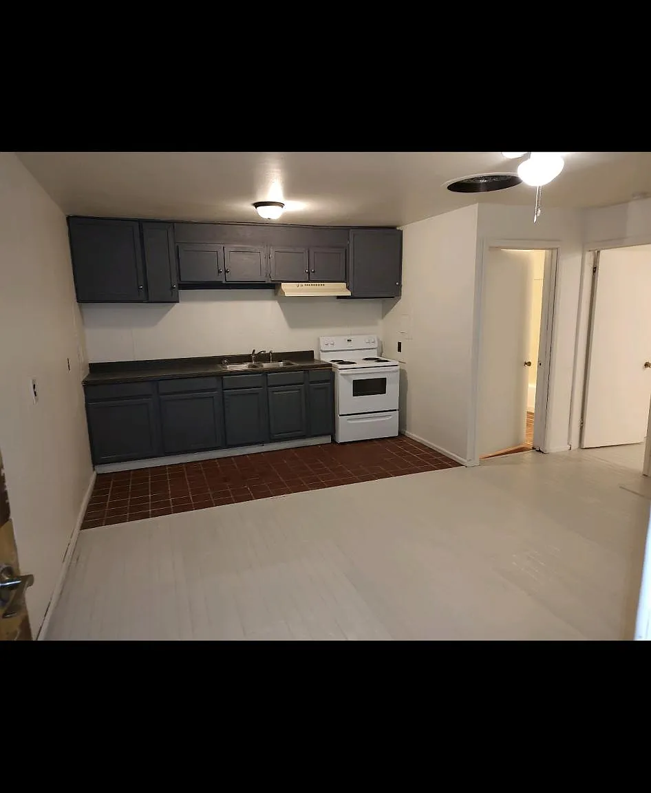 1 bed, 800 sqft, $700 — Photo 1