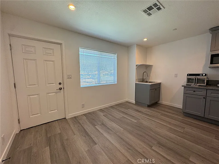1 Cypress — Photo 2