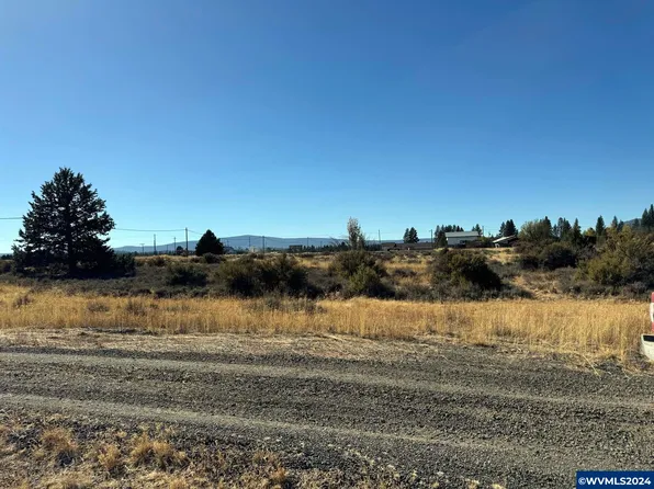 W Main Ave, Sprague River, OR 97639