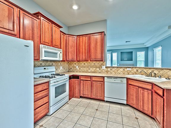 4th image of 220 Lorryn Ln Unit 2