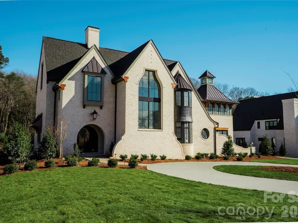 8015 Litaker Manor Ct, Charlotte, NC 28270