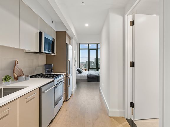 3rd image of 92-27 160th St #2103