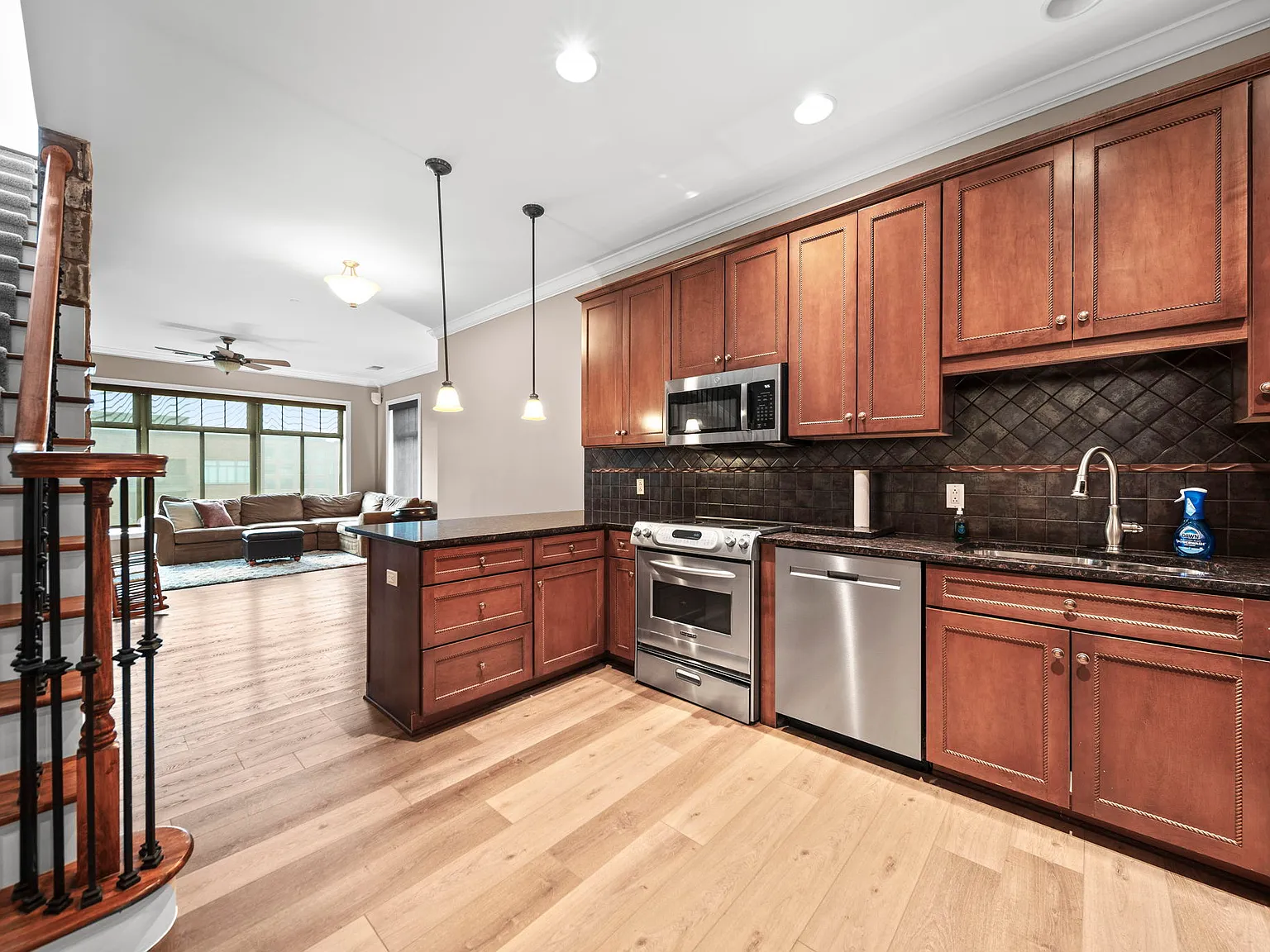 2 bed, 1424 sqft, $4,000 — Photo 3