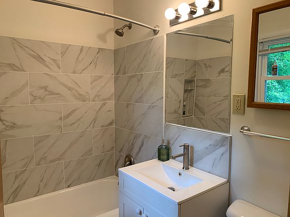 4th image of 128 Whitehills Dr APT 3