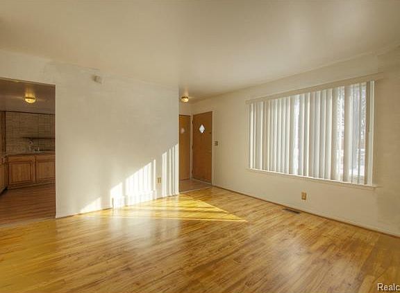 2nd image of 33250 Hunter Ave