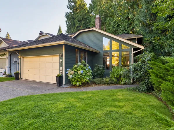 2102 Kirkstone Pl, North Vancouver, BC V7J 3R1