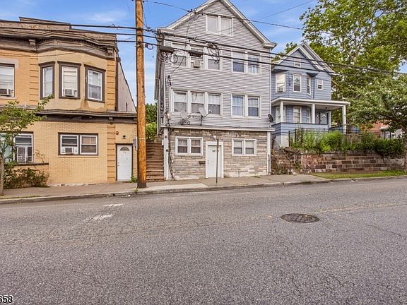 3rd image of 148 Palisade Ave