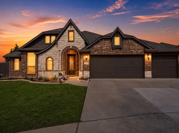 1512 Starr Ct, Aubrey, TX 76227