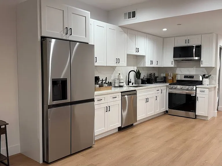 Photos are for sample unit staging only.