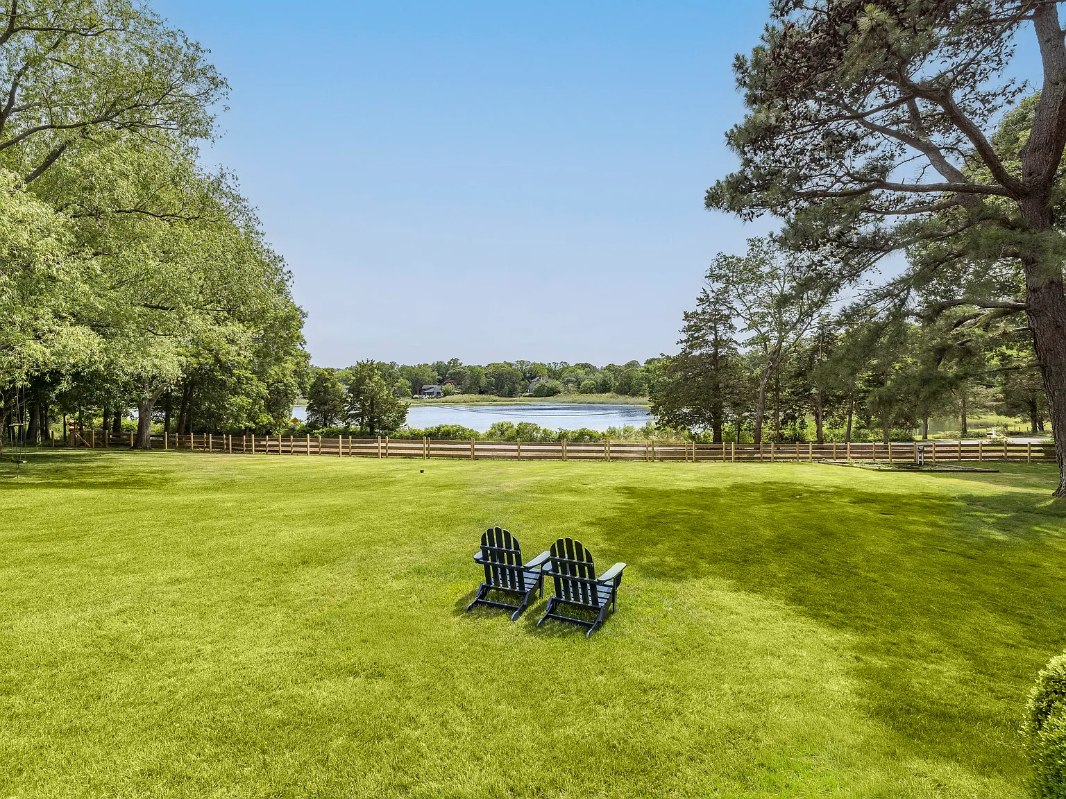 Sag Harbor Summer on Fresh Pond with Tennis and Views — Photo 3