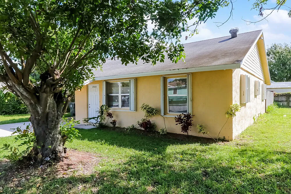 3 bed, 2.0 bath, 1310 sqft, $2,815 — Photo 3