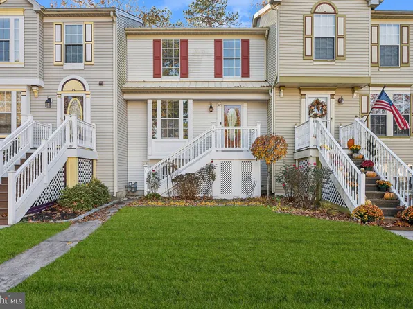 47 Wagon Wheel Dr, Sicklerville, NJ 08081