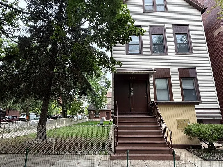 1354 W George St #1 — Photo 2