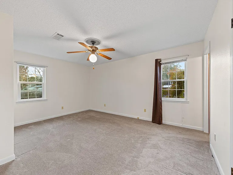 122 Beach Dr — Photo 41