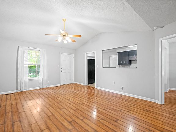 3rd image of 401 Crabtree Cir