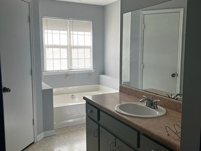 1223 Avery Dr — Photo 3