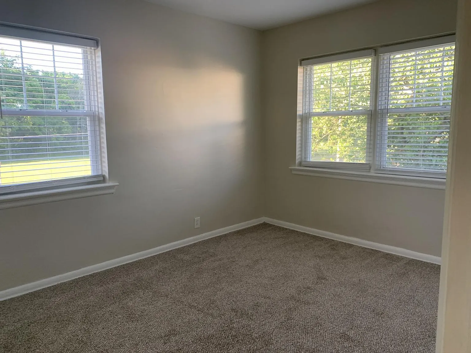 3 bed, 1200 sqft, $1,375 — Photo 4