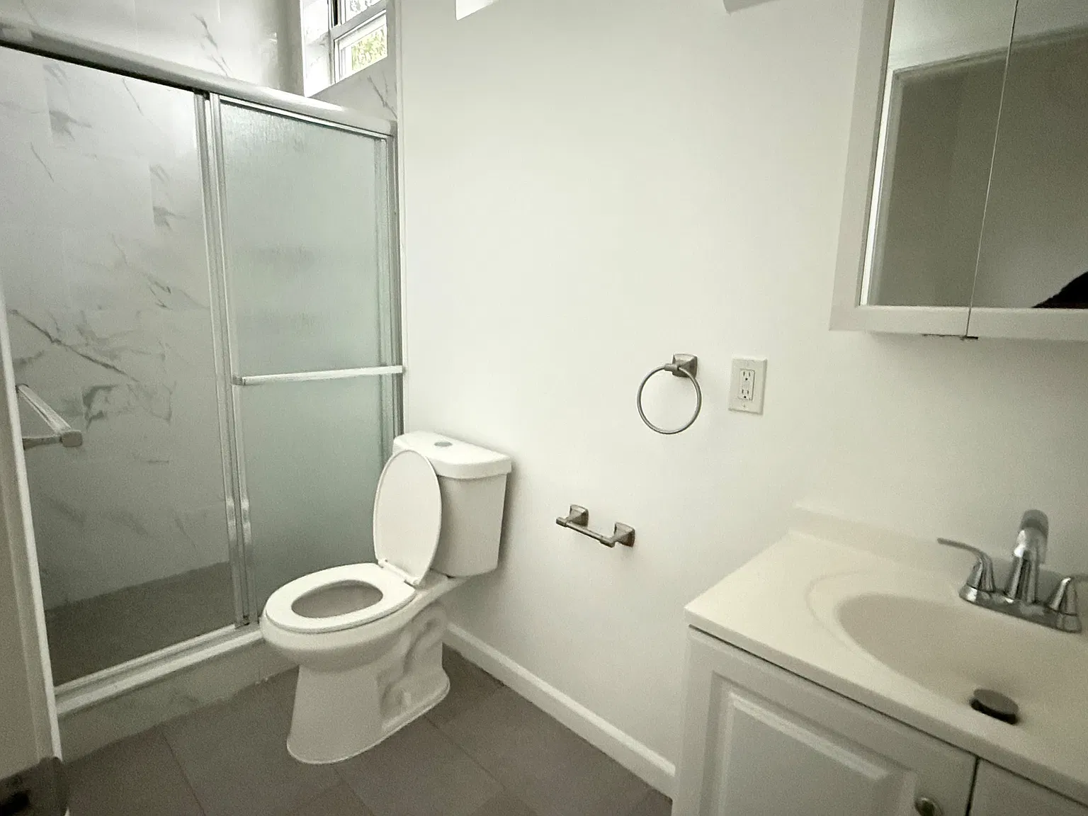 3 bed, $2,000 — Photo 2
