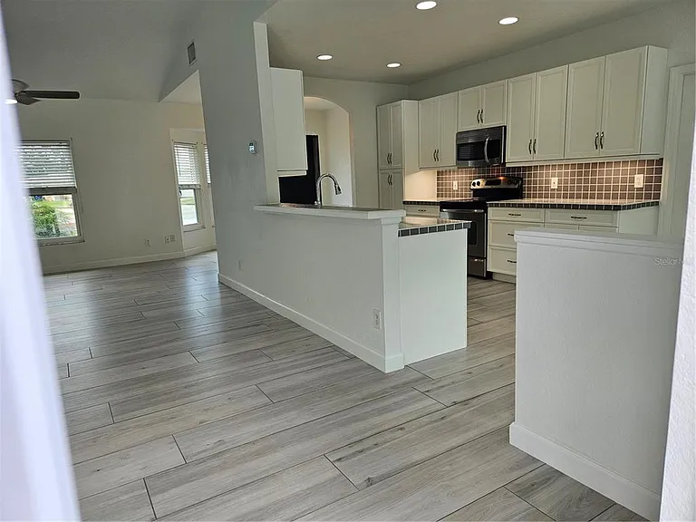 272 Malvern Dr — Photo 11