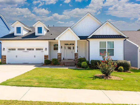 215 Daystrom Dr, Greer, SC 29651