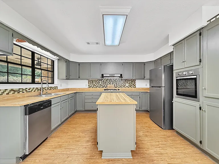 726 W Lakeshore Dr — Photo 7