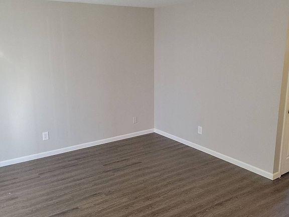 4th image of 4810 Saddlebrook Ln APT 13
