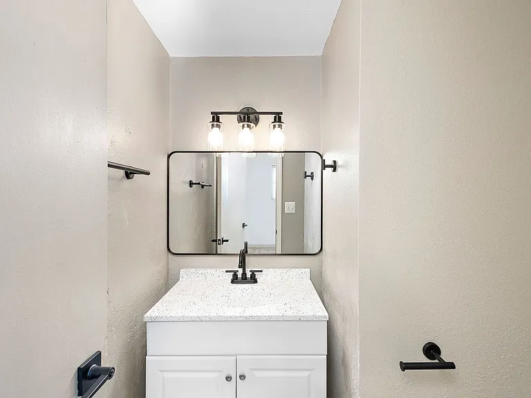Oval Spring Apartments — Photo 10