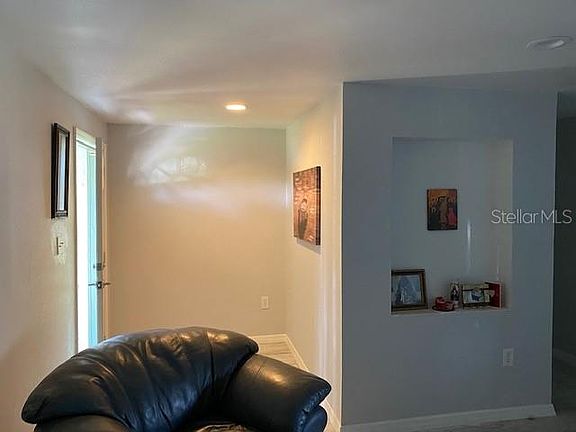 5th image of 724 S Ellicott Cir