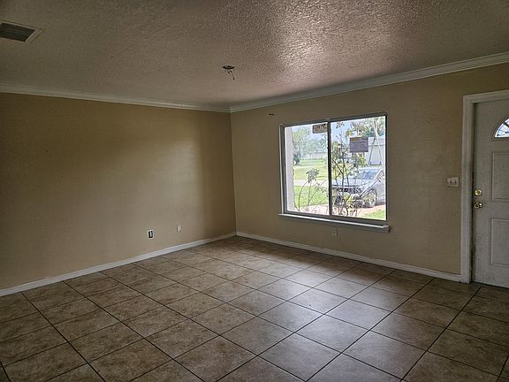 3rd image of 252 SW Cherryhill Road