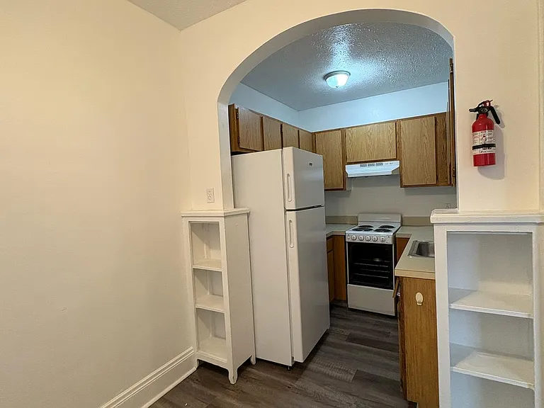 Brooklyn Manor — Photo 11