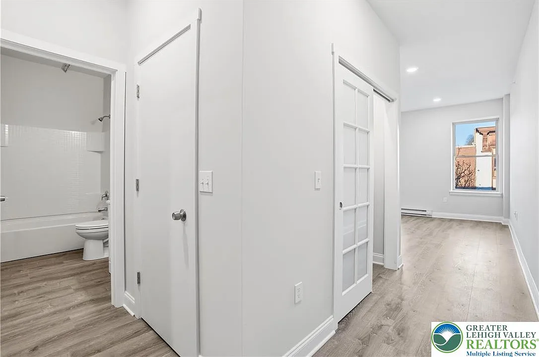1 bed, 1.0 bath, 650 sqft, $1,550 — Photo 2