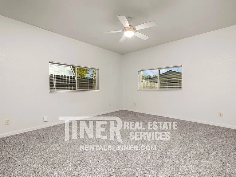 9304 Orangevale Ave — Photo 10