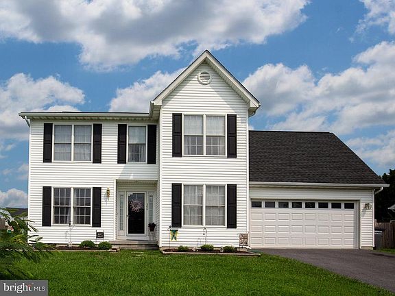 2nd image of 306 Montgomery Cir