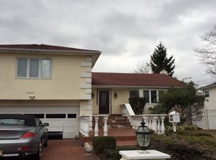2599 Orr St, Merrick, NY 11566
