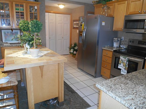 4th image of 811 Burr Oaks Dr Unit 1404
