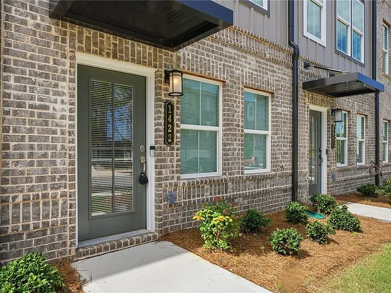 1422 Creekside Cir #211 — Photo 3