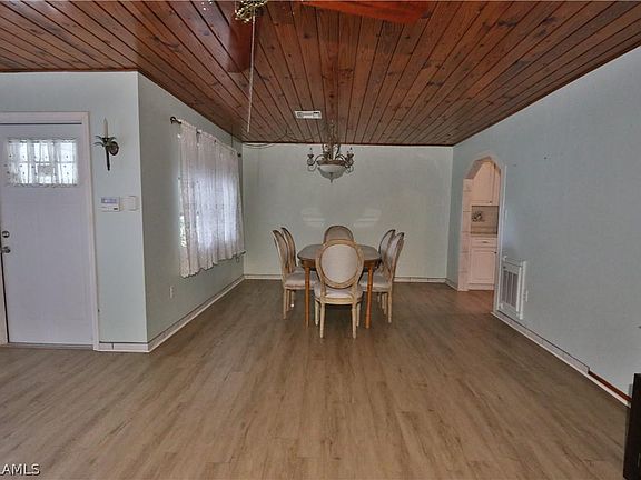 5th image of 2802 Winona Dr
