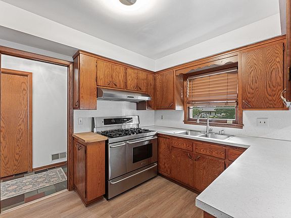 3rd image of 4633 4th St NE