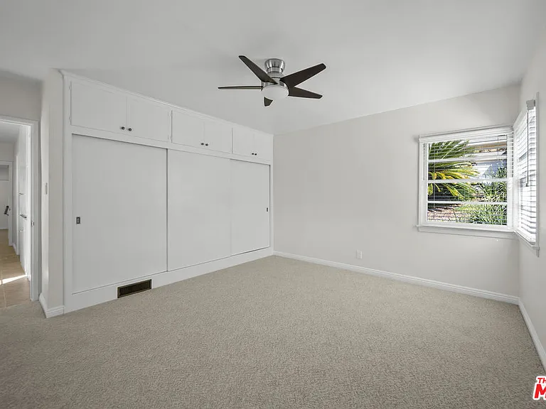 100 E Kenneth Rd — Photo 10
