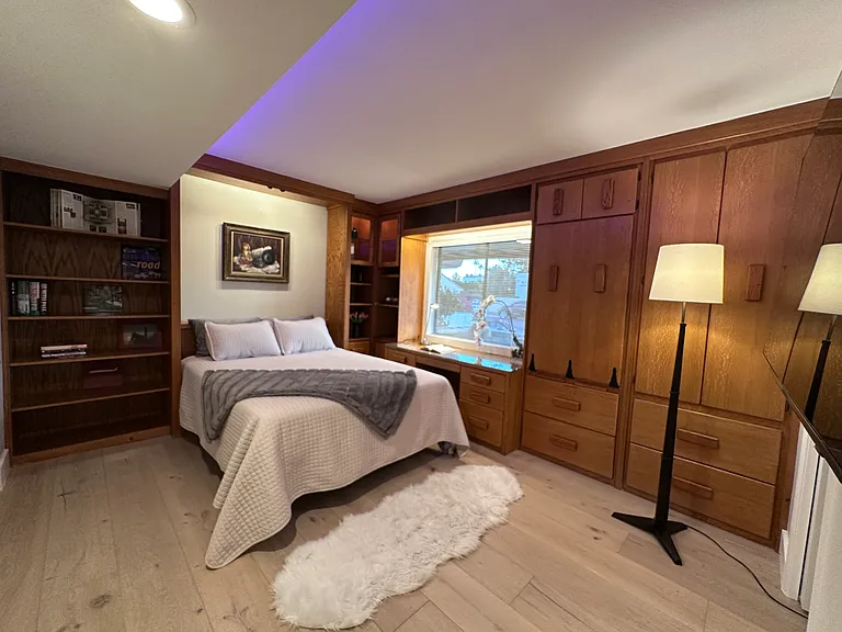 Guest bedroom/ Office with a murphy bed (Queen size), customed desk, shelves and cabinets...