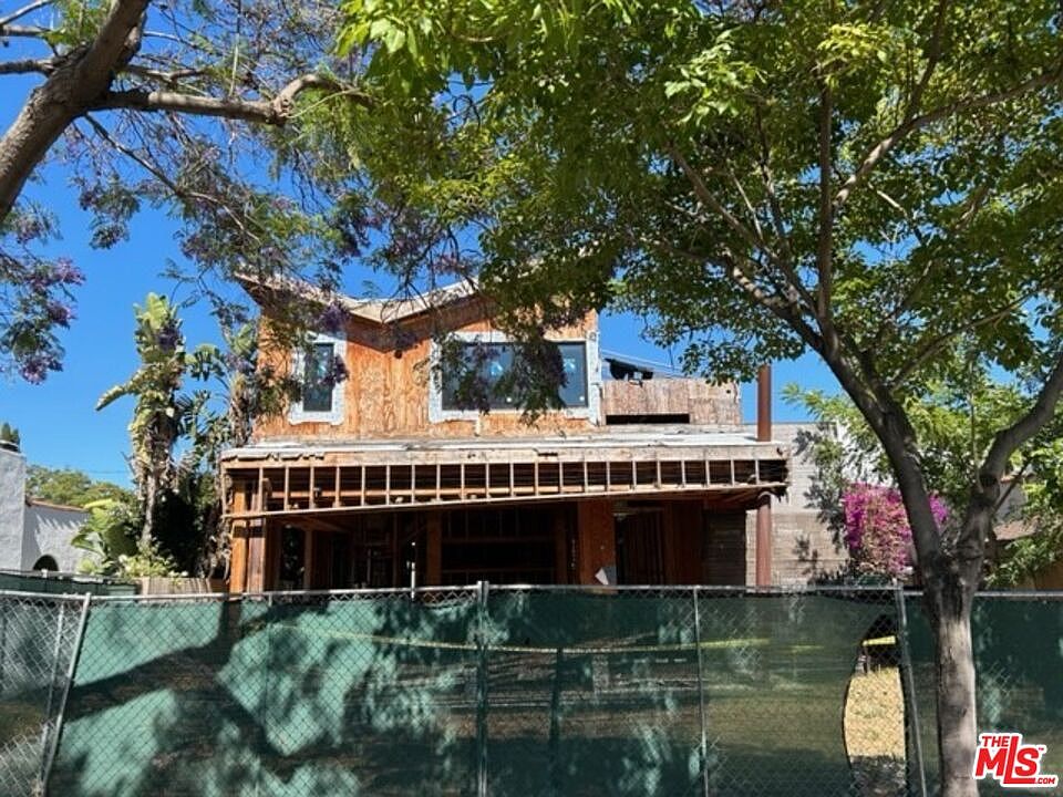1st image of 1130 N Poinsettia Pl