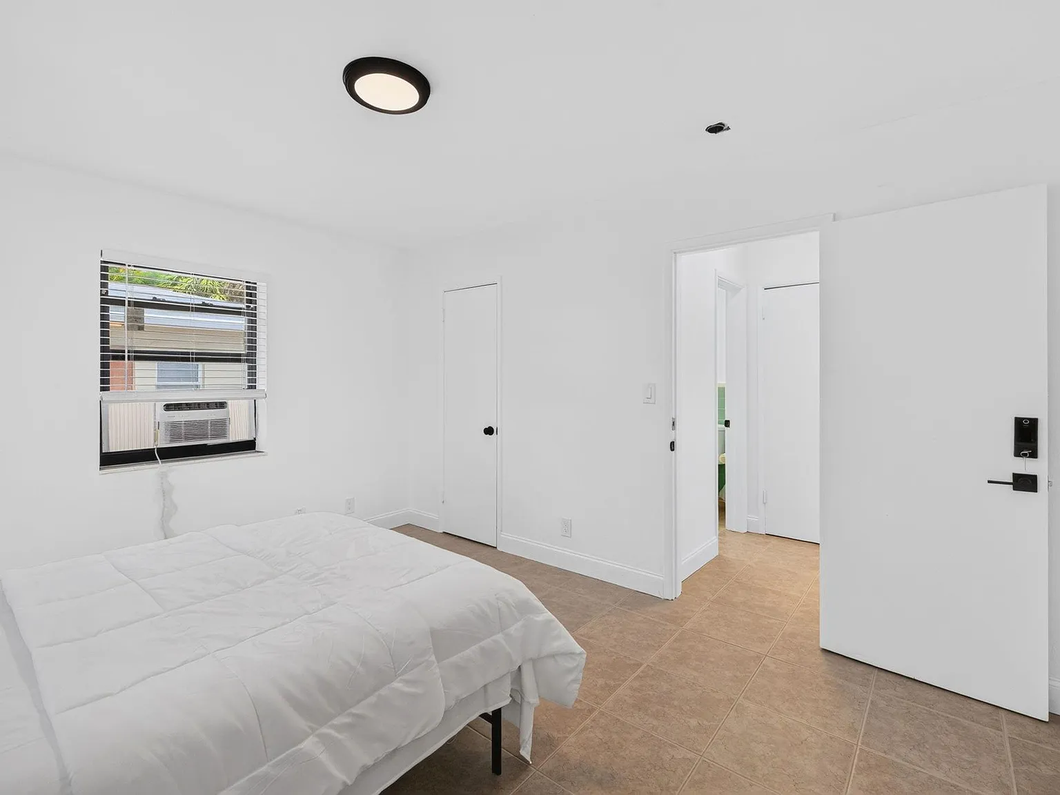 2 bed, 1.0 bath, 900 sqft, $1,364 — Photo 2