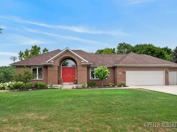 5157 S Silverstone Dr NE, Comstock Park, MI 49321