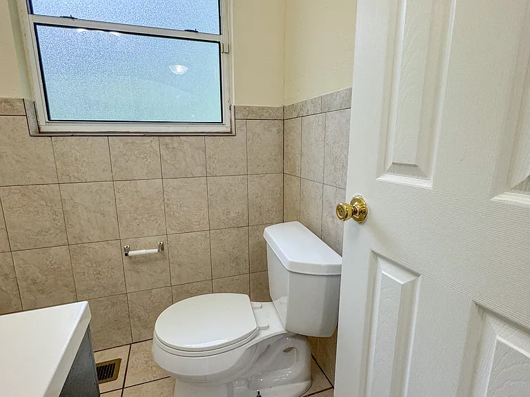 1666 Mayhew St — Photo 17