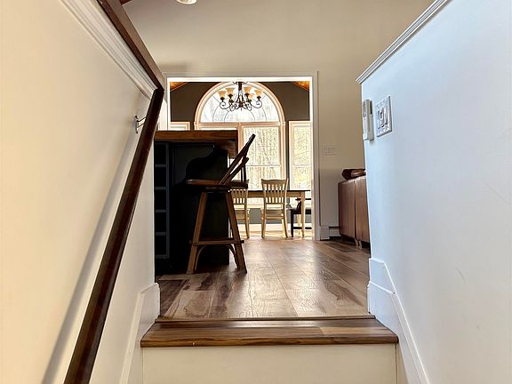 3rd image of 524 Union Road