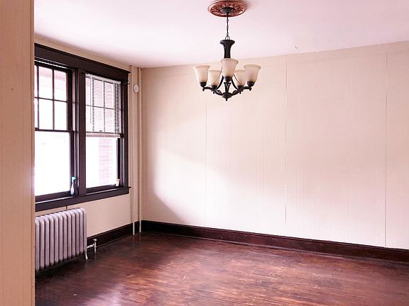 5th image of 320 N Charlotte St APT 1